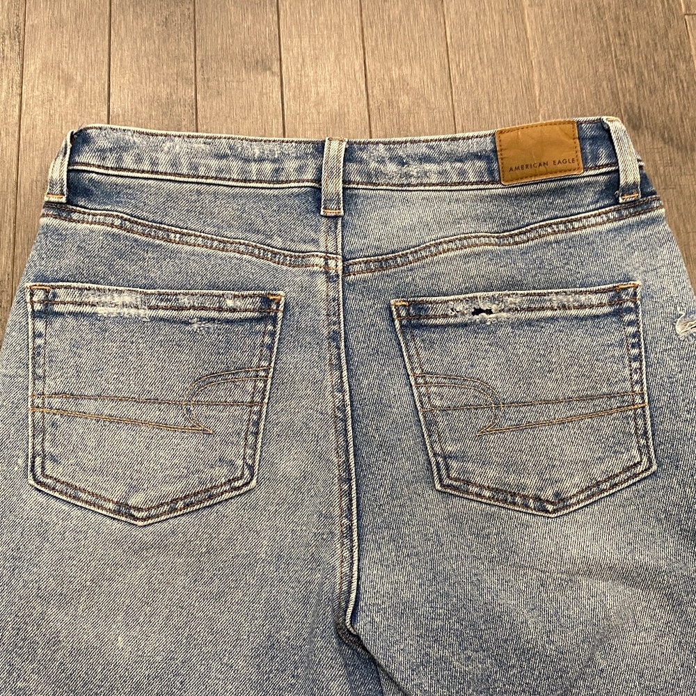 American Eagle High Rise Mom Jeans - Picture 4 of 10